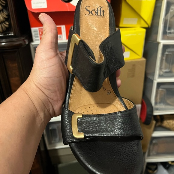 Leather Sandals - Picture 1 of 3